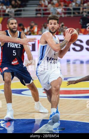 Nicolás Laprovittola (Argentinien), Nicholas Batum (Frankreich). FIBA Basketball Wm China 2019, Halbfinale Stockfoto