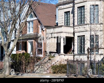 Chicago, Illinois, USA. Häuser in einem Stadtblock innerhalb der North Central Nachbarschaft auf der nordwestlichen Seite von Chicago. Stockfoto