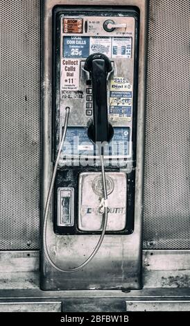 Öffentliches Telefon veraltet und selten gesehen oder verwendet. Stockfoto