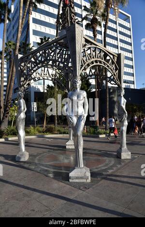 LOS ANGELES, CA/USA - 13. JANUAR 2019: Four Ladies of Hollywood Gazebo am Eingang zum Hollywood Walk of Fame Stockfoto