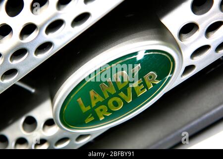 Im Bild: Der Land Rover-Emblem. Stockfoto