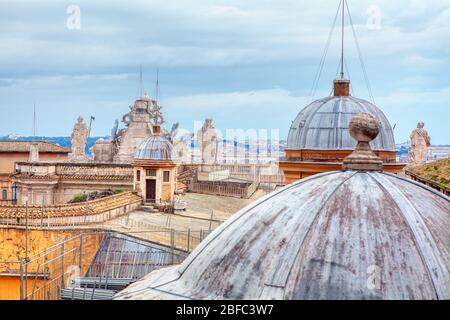 Auf dem Gipfel der Basilika San Pietro im Vatikan Stockfoto