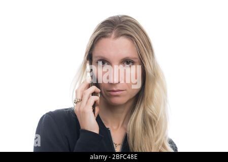 Frau, die auf dem Handy spricht, isoliert auf weißem Hintergrund Stockfoto