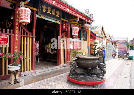 PATTANI, THAILAND - August 16 : Landschaft von Leng Chu Kiang oder Chao Mae Lim Ko Niao Chinesischer Schrein für thailänder Reise Besuch und Respekt beten Stockfoto