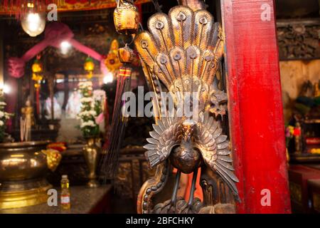 PATTANI, THAILAND - August 16 : Buddha Gott Göttin Statue und Dekoration von Leng Chu Kiang oder Chao Mae Lim Ko Niao Chinesischen Schrein für Menschen besuchen Stockfoto