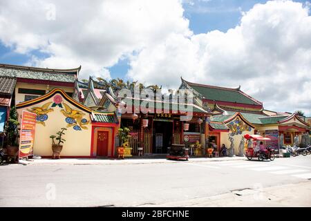 PATTANI, THAILAND - August 16 : Landschaft von Leng Chu Kiang oder Chao Mae Lim Ko Niao Chinesischer Schrein für thailänder Reise Besuch und Respekt beten Stockfoto