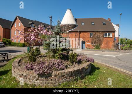 Der Ofen, ein umgebautes Oasthaus im Surrey Dorf Tongham, Großbritannien Stockfoto