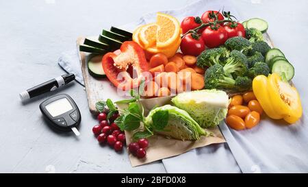 Niedrige glykämische gesunde Lebensmittel für Diabetiker Ernährung. Lebensmittel mit Lebensmitteln mit hohem Gehalt an Vitaminen, Mineralstoffen, Antioxidantien, intelligente Kohlenhydrate. Stockfoto