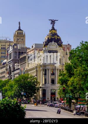 Madrid, Spanien - 30. September 2016: Das berühmte Metropolis-Gebäude der Gran Via, Madrid. Architektur, Sehenswürdigkeiten. Stockfoto