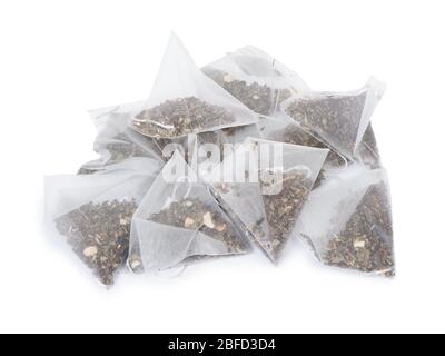 Pyramidenform Teebeutel isoliert auf weißem Hintergrund Stockfoto