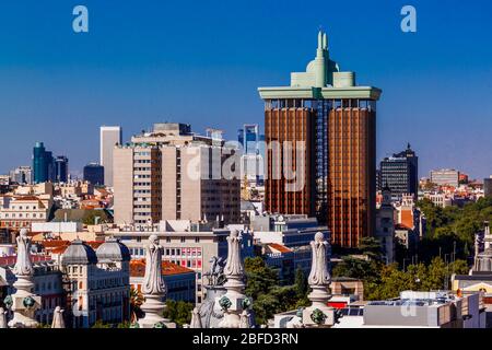 Madrid, Spanien - 30. September 2016: Luftaufnahme des Paseo de Recoletos und Torres de Colon. Stockfoto