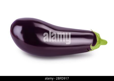 Aubergine oder Aubergine isoliert auf weißem Hintergrund mit Schnittpfad und voller Schärfentiefe. Stockfoto