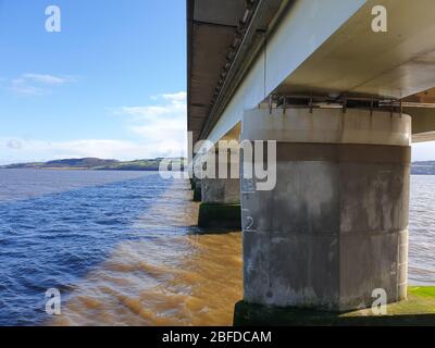 Die Tay Road Bridge, die von Dundee nach Süden nach Newport-on-Tay führt. Stockfoto