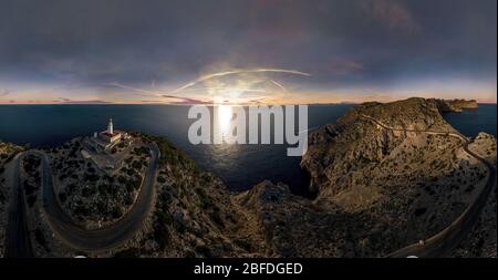 Panorama des Cap Formentor auf Mallorca mit schönem Sonnenaufgang Stockfoto