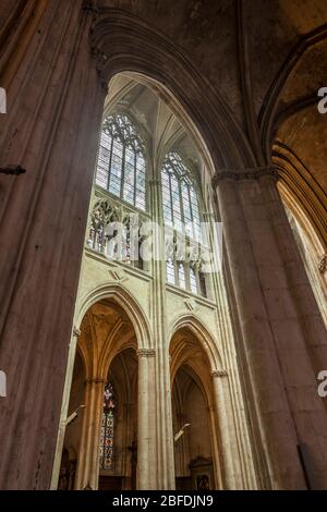 Das Innere der Kathedrale Saint Gatien in Tours, Frankreich. Stockfoto