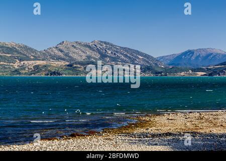 Egirdir Sees, der zweitgrößte Süßwassersee in der Türkei. Es ist wichtig für die natürliche Trinkwasser Becken und der biologischen Vielfalt. Stockfoto