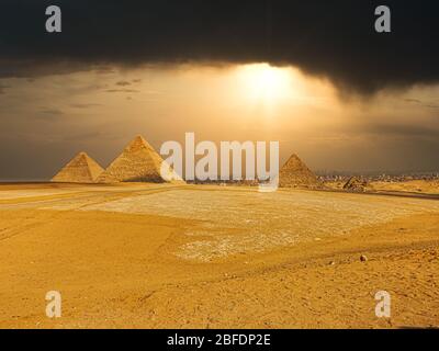 Die berühmten Pyramiden in Gizeh in Ägypten Stockfoto