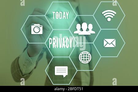 Konzeptionelle Handarbeit mit Datenschutz. Konzept bedeutet Das Recht, Demonstrationsangelegenheiten und Informationen als geheim zu halten Stockfoto