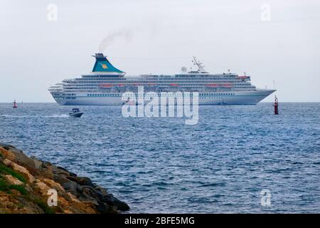 Umstrittener Corona Virus Deutsche Kreuzfahrtschiff Artania, verlassen Fremantle, Perth, Westaustralien Stockfoto