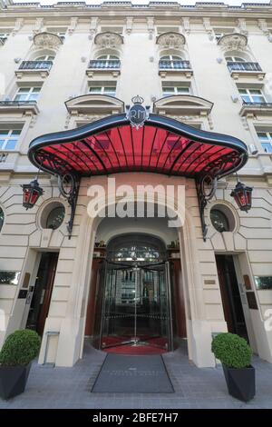 CORONAVIRUS: BERÜHMTE LUXUSHOTELS IN PARIS VORÜBERGEHEND GESCHLOSSEN Stockfoto