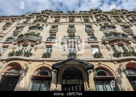 CORONAVIRUS: BERÜHMTE LUXUSHOTELS IN PARIS VORÜBERGEHEND GESCHLOSSEN Stockfoto