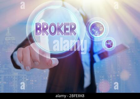 Schreibnotiz mit Makler. Geschäftskonzept für dient als vertrauenswürdiger Agent oder Vermittler in kommerziellen Verhandlungen Elemente dieses Bildes furnishe Stockfoto