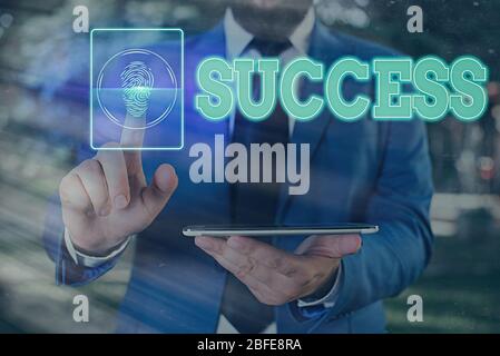 Hinweis zum Erfolg wird geschrieben. Geschäftskonzept zur Erreichung des Ziels gute oder schlechte Ergebnisse des Unternehmens Stockfoto