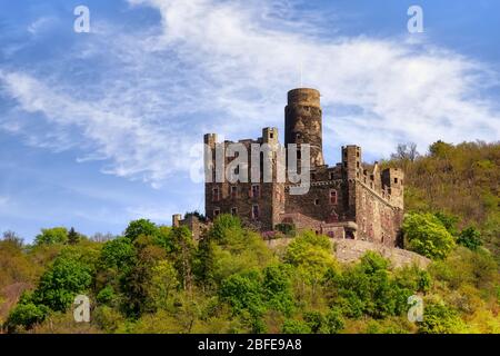 Burg Maus ist eine Festung oberhalb des Dorfes Wellmich (Teil von Sankt Goarshausen) in Rheinland-Pfalz Stockfoto