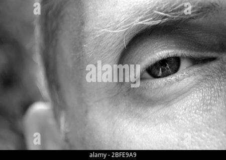 Nahaufnahme von Auge und Gesicht des Menschen - Schwarz-Weiß-Fotografie Stockfoto