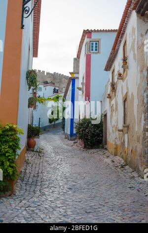 Charmante Gassen der Altstadt Obidos in Portugal Stockfoto