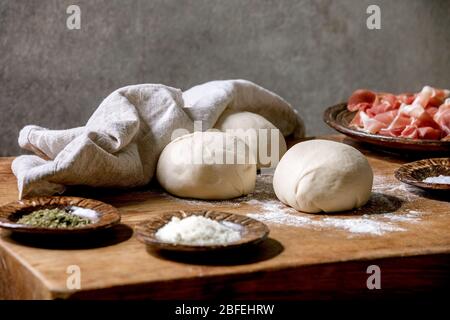 Teig für Pizza Stockfoto