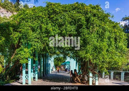 Borjomi, Georgien - 12. August 2019: Borjomi Mineralwasser Park Wahrzeichen der thermische Stadt Samtskhe Javakheti region Georgien Osteuropa Stockfoto