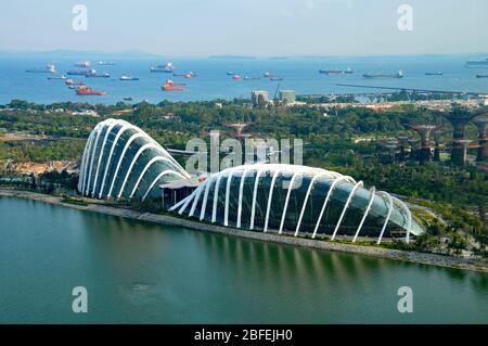 Rund um Singapur - EIN Blick vom Singapore Flyer in Richtung 'Gardens by the Bay South Stockfoto