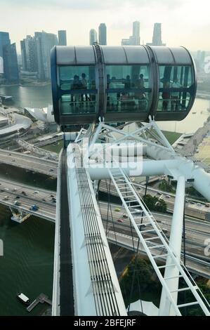 Rund um Singapur - Singapore Flyer - Asiens größtes Riesenbeobachtungsrad Stockfoto