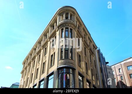 'Hohenzollernhaus' in der Düsseldorfer Innenstadt, erbaut 1911. Es hat 6 Etagen und ist unter Denkmalschutz. Stockfoto