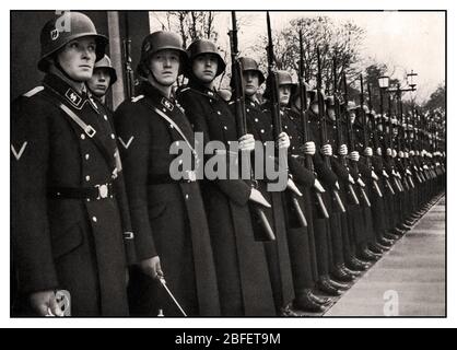 1. SS Panzer Division 'Leibstandarte SS Adolf Hitler', kurz LSSAH Archiv Jahrgang 1935 ist Firma Adolf Hitlers persönlich von Hand gepflückt loyaler Leibstandarte Waffen SS die 1. Companie of Hitlers Leibstandarte is the keeping of späteren waffen-SS. Königplatz München Deutschland Stockfoto