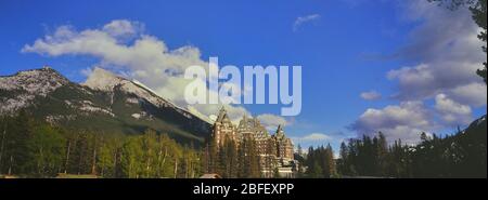 Blick auf das Fairmont Banff Springs Hotel, Alberta, Kanada Stockfoto