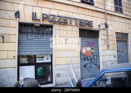 Roma, Italien. April 2020. Blick auf eine geschlossene Pizzeria im Testaccio Viertel in Rom (Foto: Matteo Nardone/Pacific Press) Quelle: Pacific Press Agency/Alamy Live News Stockfoto