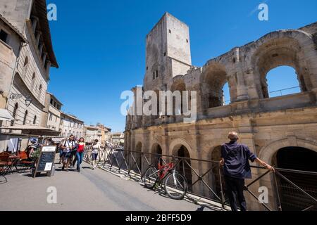 Römisches Amphitheater in Arles, Frankreich, Europa Stockfoto