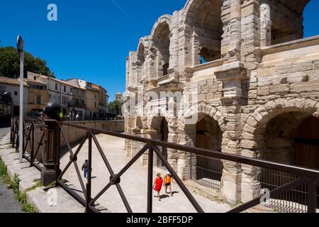 Römisches Amphitheater in Arles, Frankreich, Europa Stockfoto