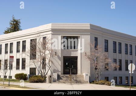 Helena, Montana - 8. April 2020: Department of Justice Motor Vehicle Division Bürogebäude in der Innenstadt Helenas Capitol Square. Autobahnpatrouille und Stockfoto