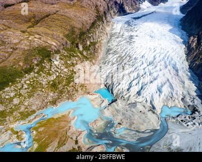 Luftaufnahme des Bernal Gletschers im Las montanas Fjord am Rand des Sarmiento Kanals im Bernardo O'Higgins Nationalpark in Patagonien Chile fj Stockfoto