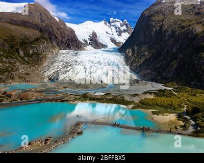 Luftaufnahme des Bernal Gletschers im Las montanas Fjord am Rand des Sarmiento Kanals im Bernardo O'Higgins Nationalpark in Patagonien Chile fj Stockfoto