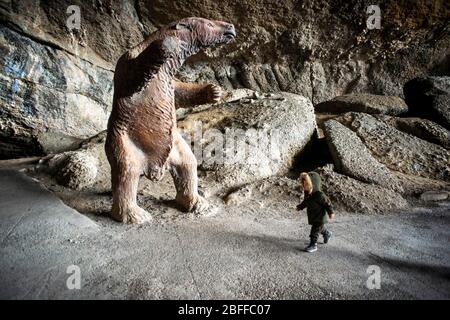 Statue von Mylodon, Cueva del Milodon Naturdenkmal, Puerto Natales, Ultima Esperanza Provinz Patagonien, Chile Stockfoto