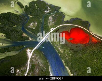 Luftaufnahme des Punta Allen Sian Ka'an Reservats, Yucatan Halbinsel, Mexiko. Rote Lagune in der Nähe der Boca Paila Brücke. In der Sprache der Maya-Völker Wer Stockfoto