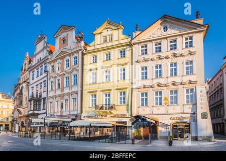 Spaziergang auf den leeren, menschenleeren Straßen mit geschlossenen Geschäften in der Prager Innenstadt während des Coronavirus-Ausbruchs, Tschechische Republik Stockfoto