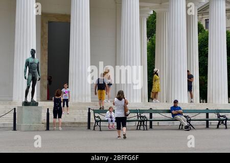 Wien, Österreich. Der Theseus-Tempel ist ein klassisches Gebäude im Volksgarten im Wiener 1. Bezirk Stockfoto