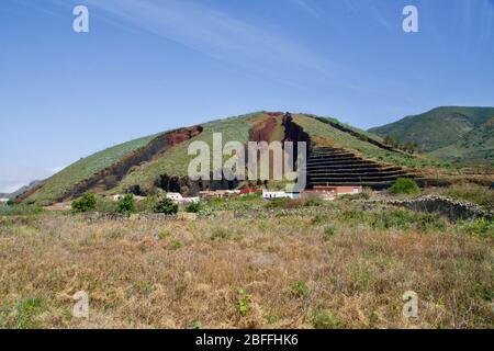 Grüner vulkanischer Berg von Teneriffa Stockfoto