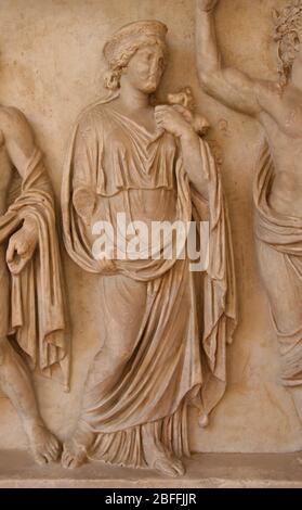 Monumentaler Altar. 42-43 N. CHR. Kaiserliche Familie, Julio-Claudian. Relief von Livia Drusilla, Gattin von Augustus (als Venus). Ravenna. Italien Stockfoto