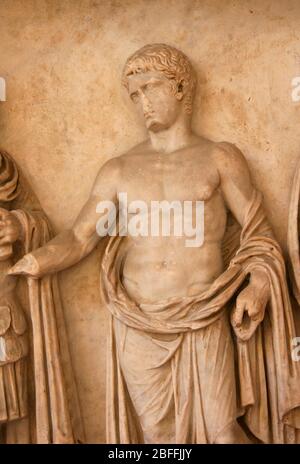 Monumentaler Altar. 42-43 N. CHR. Kaiserliche Familie, Julio-Claudian. Relief des Germanicus. Ravenna. Italien Stockfoto